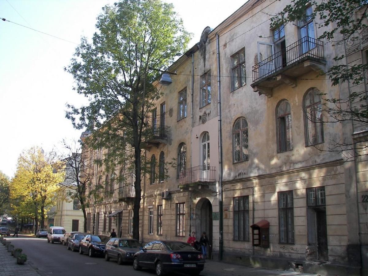 Апартаменти Вул Кониського 5 На 6 Осіб Біля Медичного Університету Lviv Exterior photo